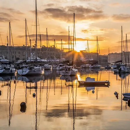 Tranquil 1 Bedroom In The Heart Of