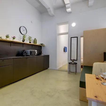 Tranquil 1 Bedroom In The Heart Of